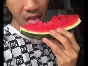 An Asian gay boy enjoys analingus and wants to swallow cum and piss.