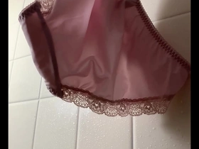Quanlots Japanese-themed video of girlfriend in lace panties.